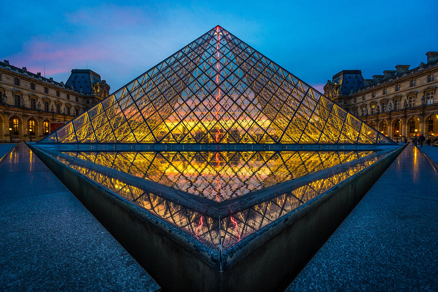 Pyramide du Louvre Photograph by James Billings