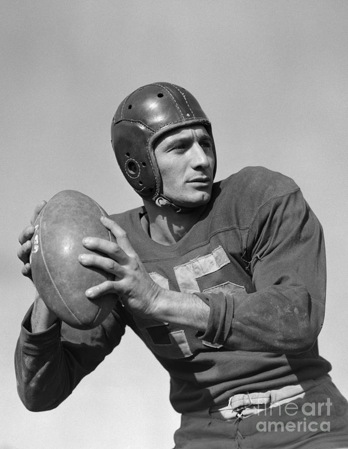 Quarterback About To Throw Pass Photograph by H. Armstrong Roberts/ClassicStock