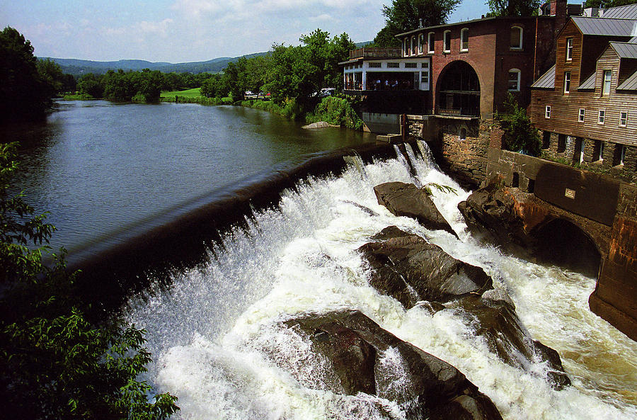 Quechee, Vermont - Falls 2006 Photograph by Frank Romeo