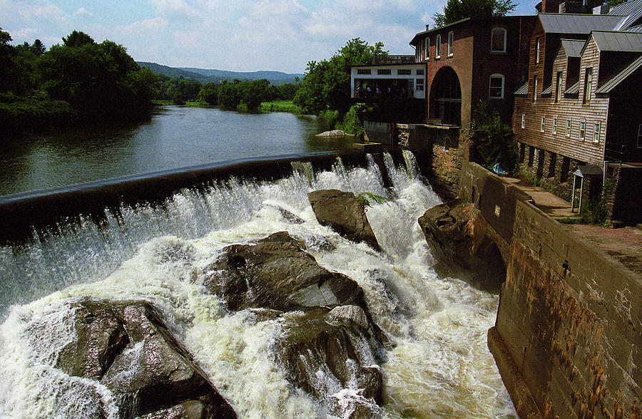 Quechee, Vermont - Falls 3 Photograph by Frank Romeo