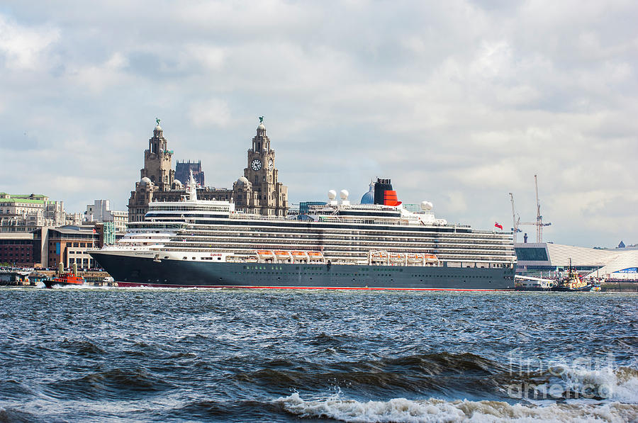 Queen Elizabeth Cruise Ship at Liverpool Photograph by Paul Warburton