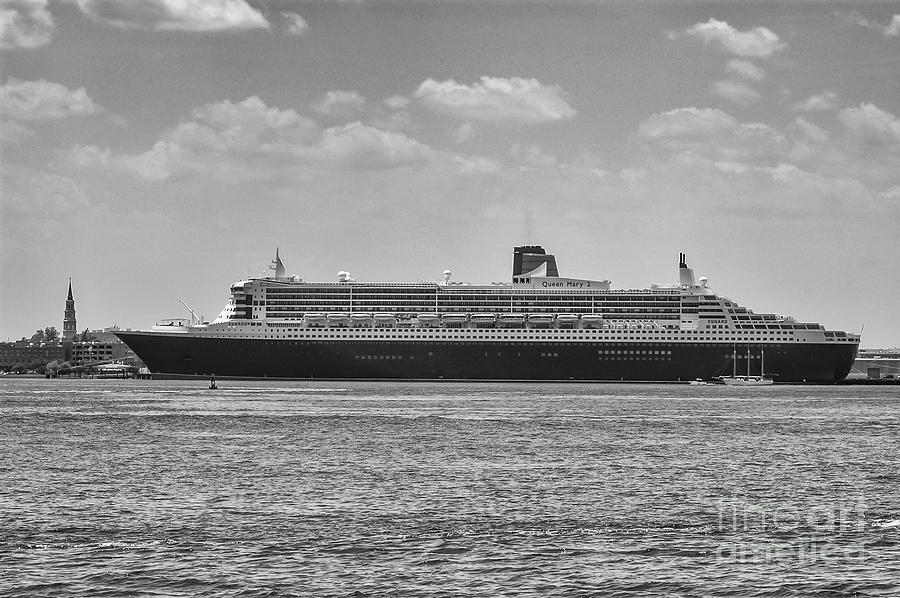 Queen Mary 2 Visiting Charleston Photograph