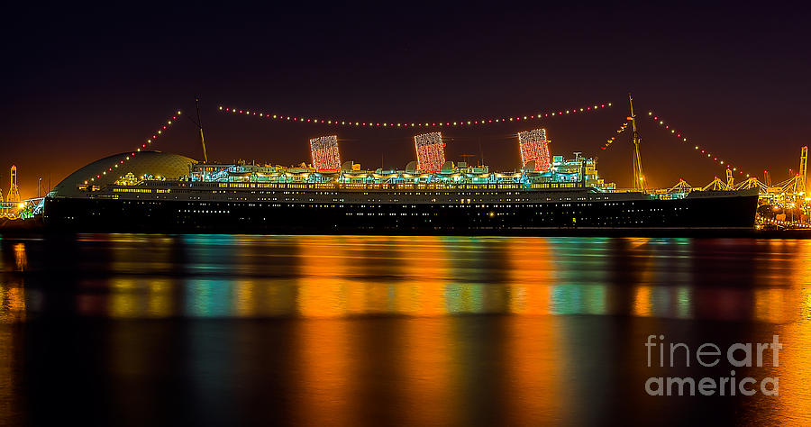 Queen Mary - Nightside Photograph by Jim Carrell