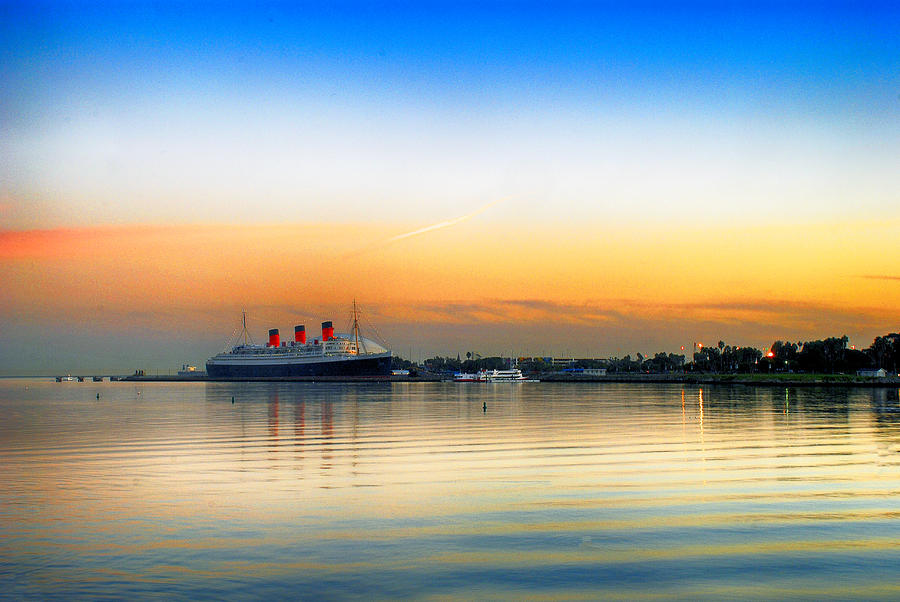 Queen Mary Sunset Photograph by Joseph Hollingsworth