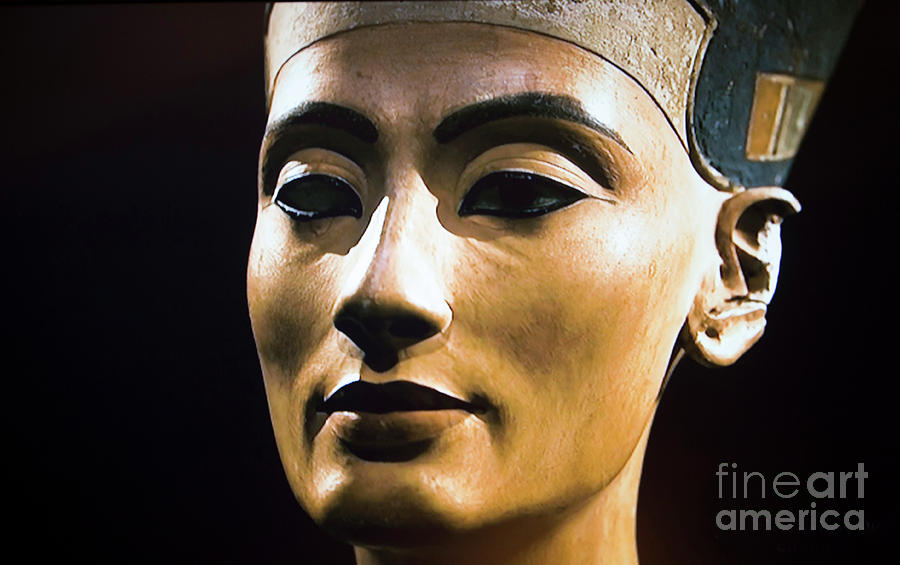 Queen Nefertiti Photograph by Linda Phelps