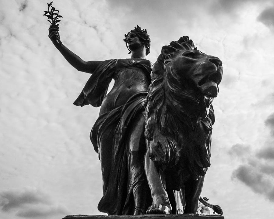 Queen Victoria Memorial Statue Photograph by Suanne Forster
