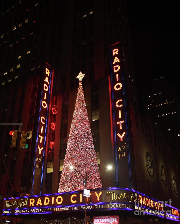 Radio City Music Hall During The Holidays Photograph by John Telfer