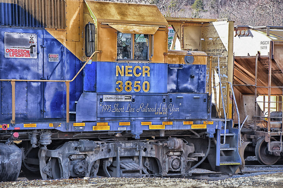 Rail Texs NECR 3850 Photograph by Mike Martin