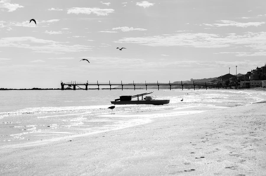 Black And White Photograph - Reaching Horizons by AM FineArtPrints