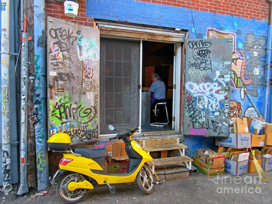 Rear Of A Restaurant In Graffiti Alley Painting By John Malone