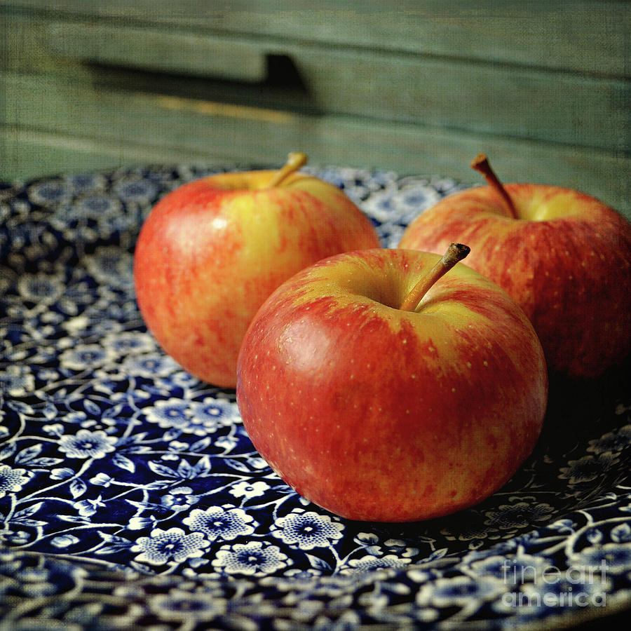 Red Apples Photograph by Lyn Randle