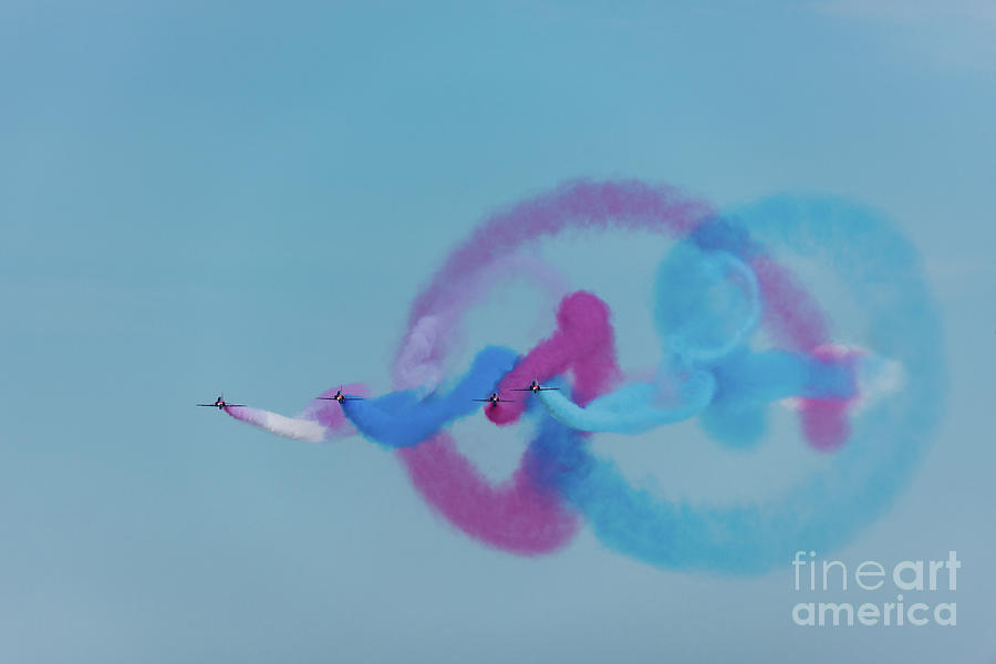 Red Arrows gypo swirls Photograph by Gary Eason