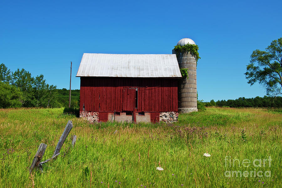 Red Barn Photograph by David Arment