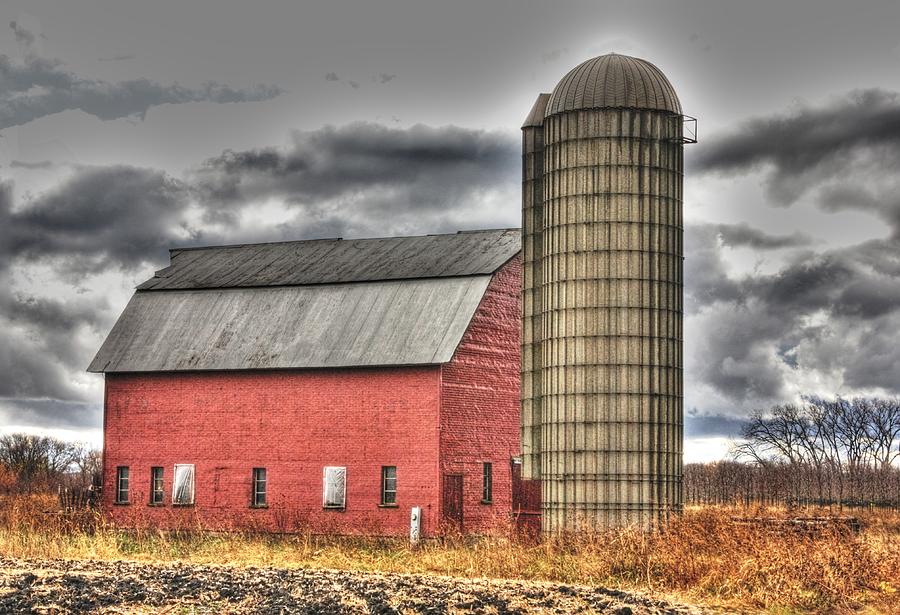 Red barn in fall Photograph by David Bearden