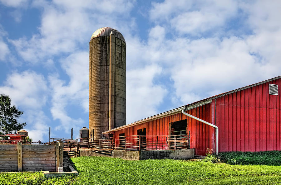 Red Barn On Mennonite Road Photograph By William Sturgell
