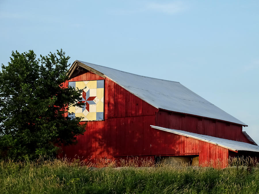 Red Barn with a Barn Quilt Photograph by Cynthia Woods
