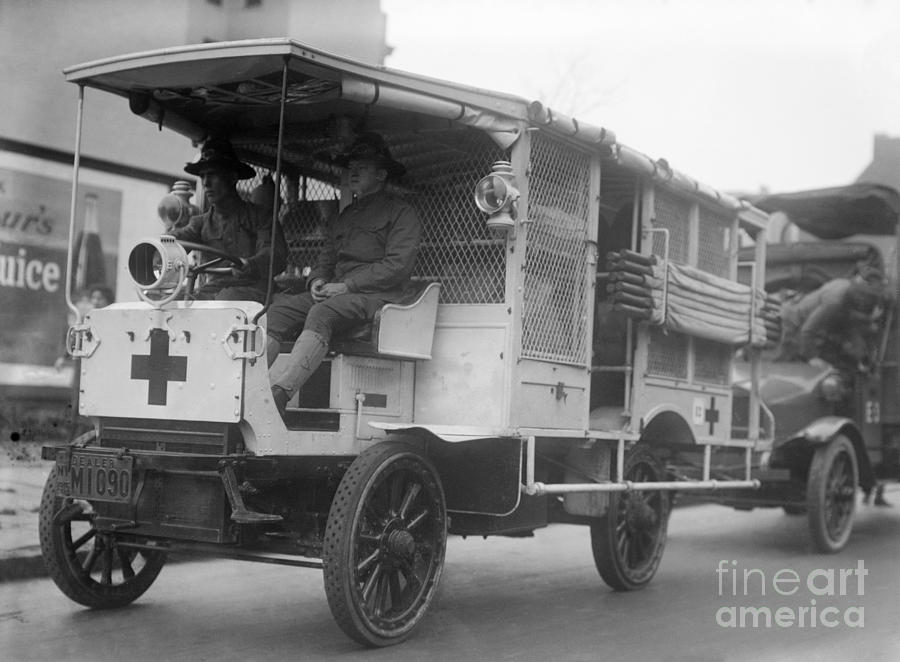 Red Cross: Ambulance Photograph by Granger