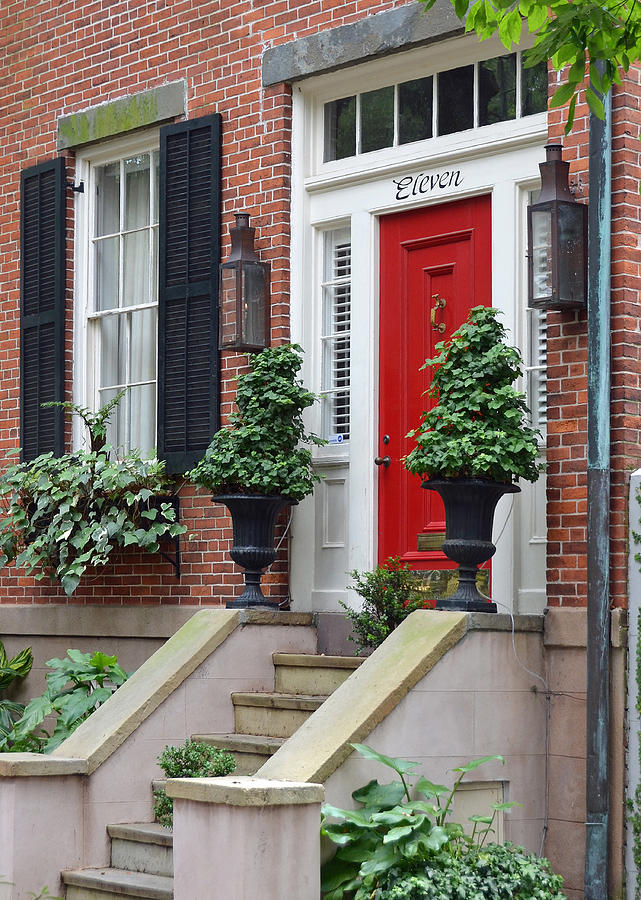 Red Door at Number Eleven in Savannahs Historic District Photograph by Carla Parris