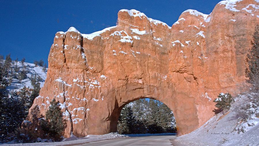 Red Rock Archway Photograph by Suzanne Stout