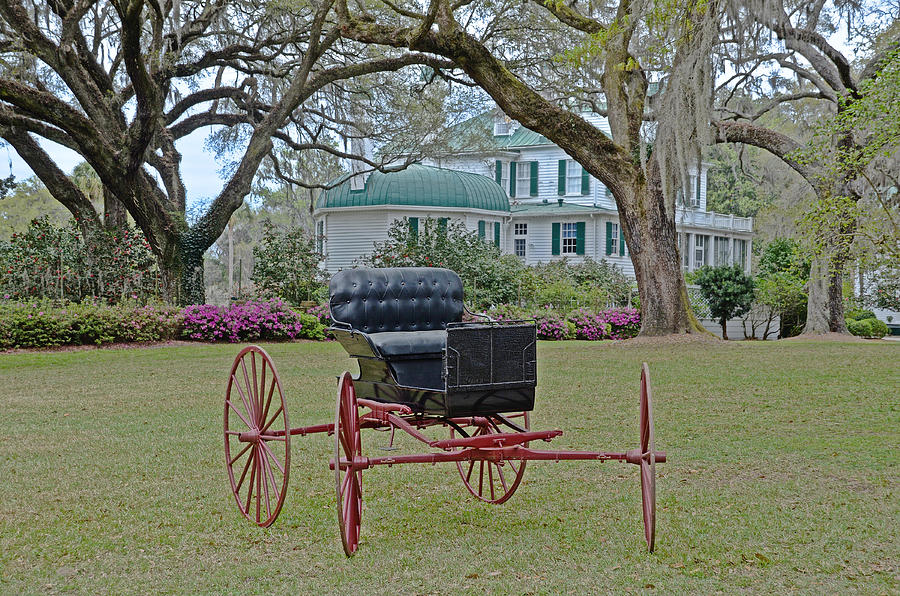Red-Wheeled Carriage Photograph by Linda Brown
