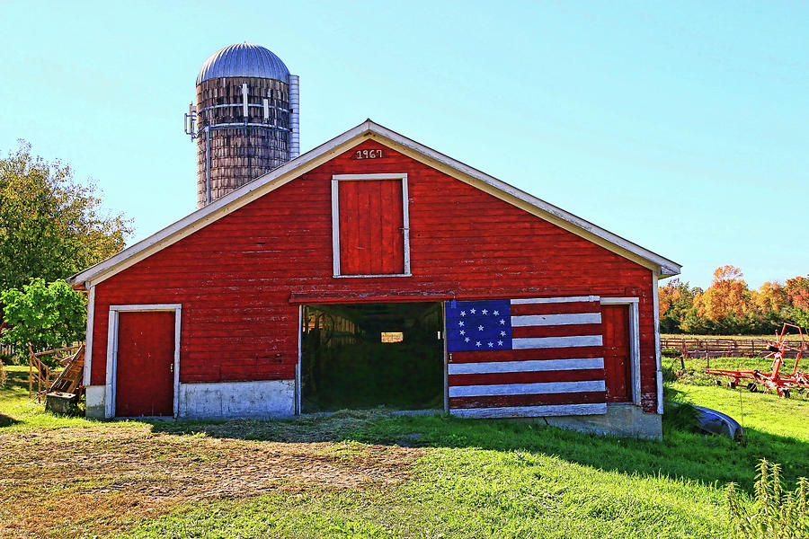 Red, White, and Blue Barn Photograph by Allen Beatty