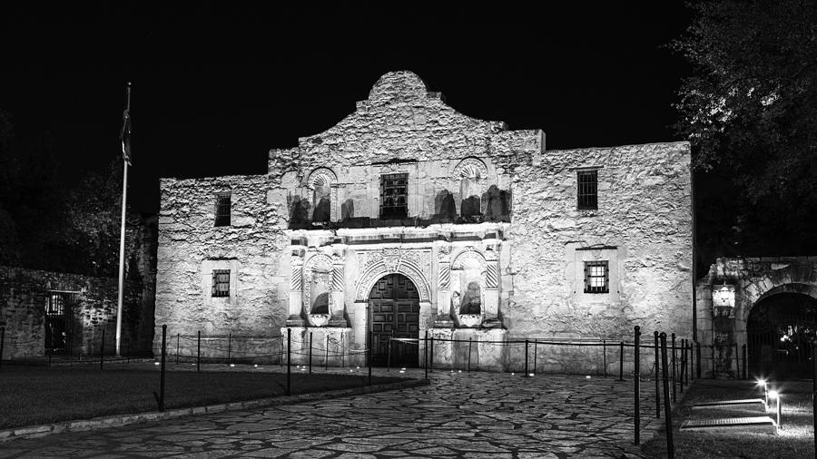 San Antonio Photograph - Remembering The Alamo - Black and White by Stephen Stookey