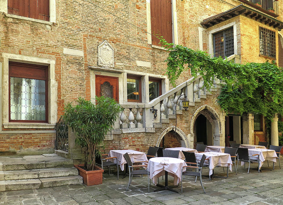 Restaurant in Venice Photograph by Dave Mills