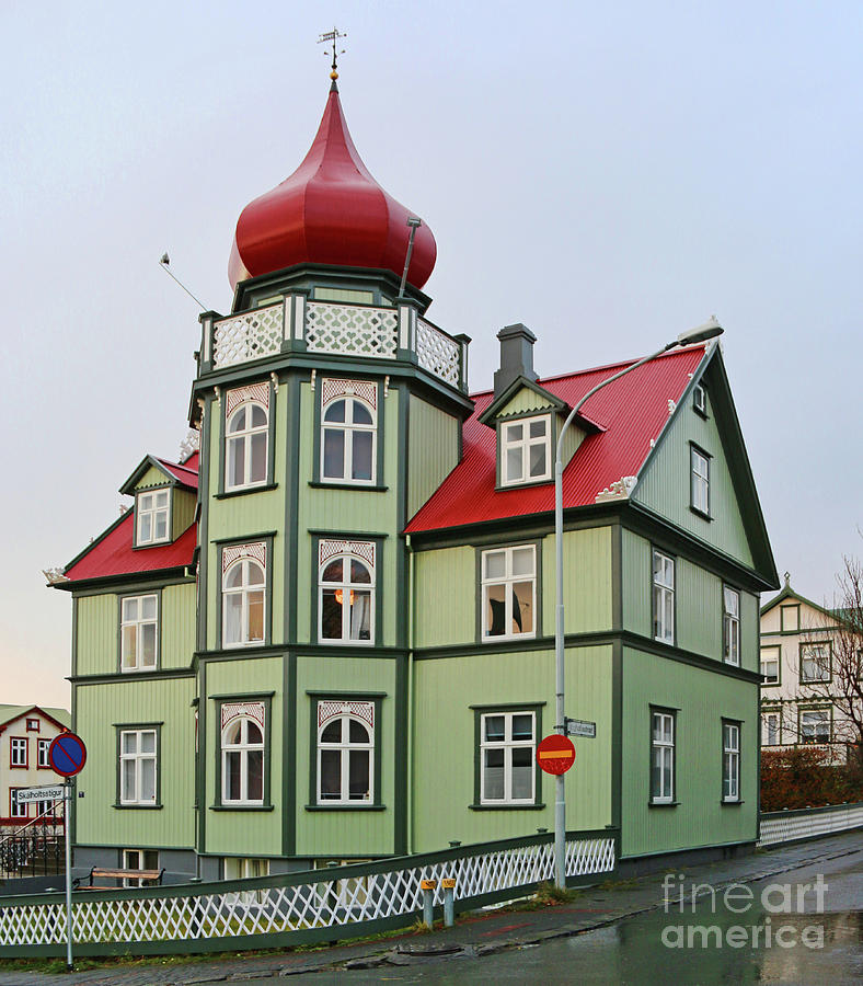 Reykjavik House 7213 Photograph by Jack Schultz