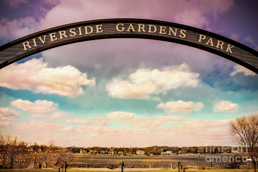 Riverside Gardens Park - Red Bank Photograph by Colleen Kammerer