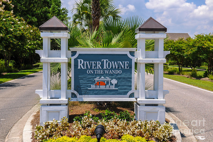 Rivertowne on the Wando Entrance Photograph by Dale Powell