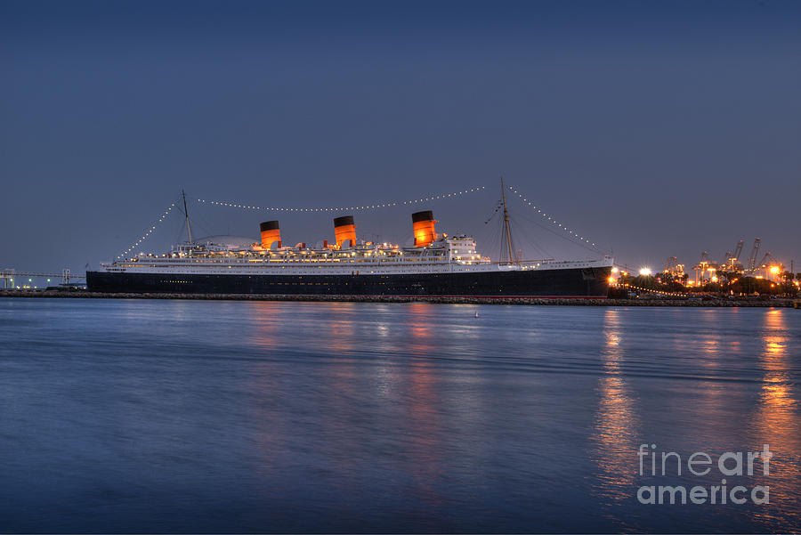 RMS Queen Mary Ocean Liner Photograph by David Zanzinger