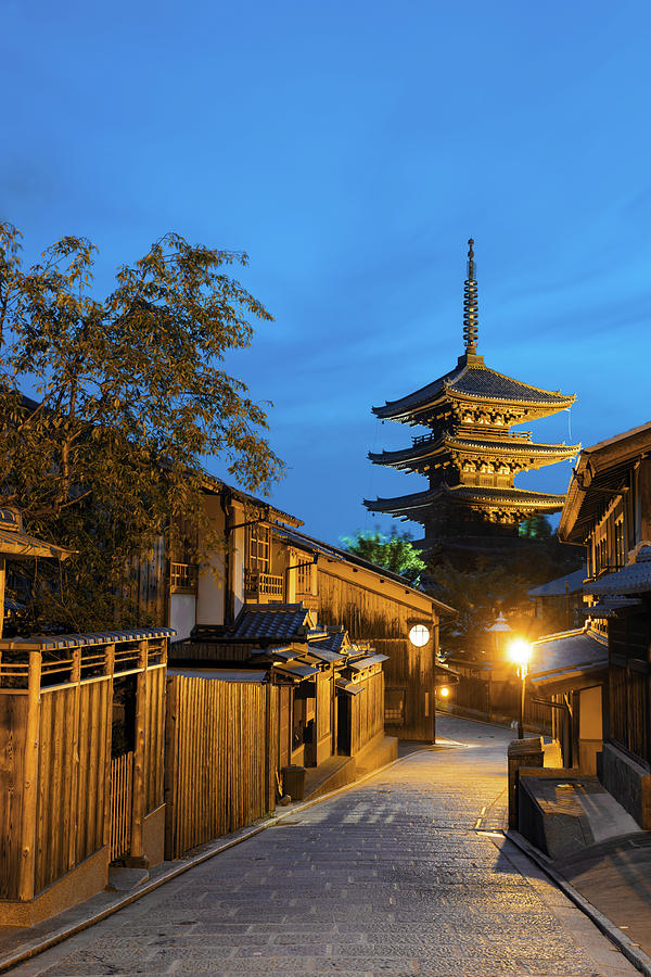 Road Wooden Houses Behind Yasaka No To Pagoda V Photograph by Pius Lee ...