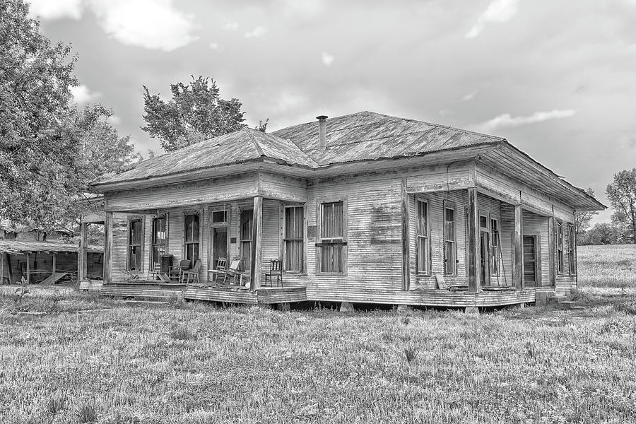 Roadside Old House Photograph by Victor Culpepper