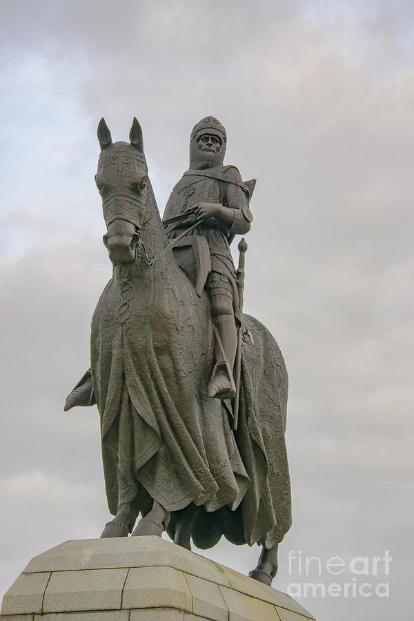 Architecture Photograph - Robert the Bruce by Bob Phillips