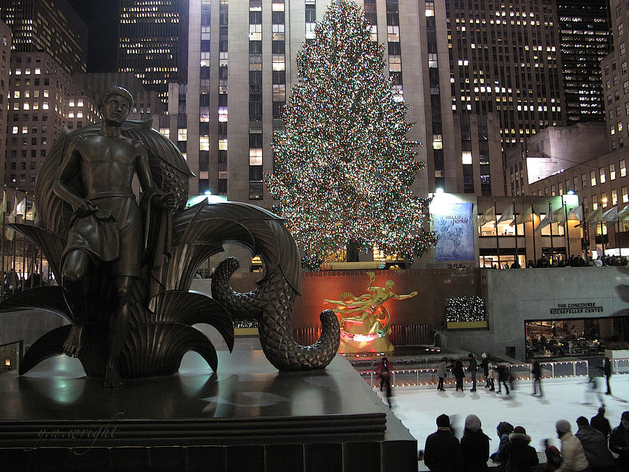 Rockefeller Centre in Holiday Attire Photograph by Yvonne Wright