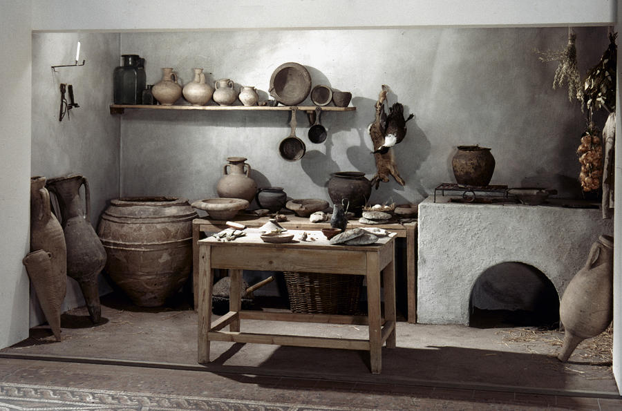 Roman Kitchen, 100 A.d Photograph by Granger