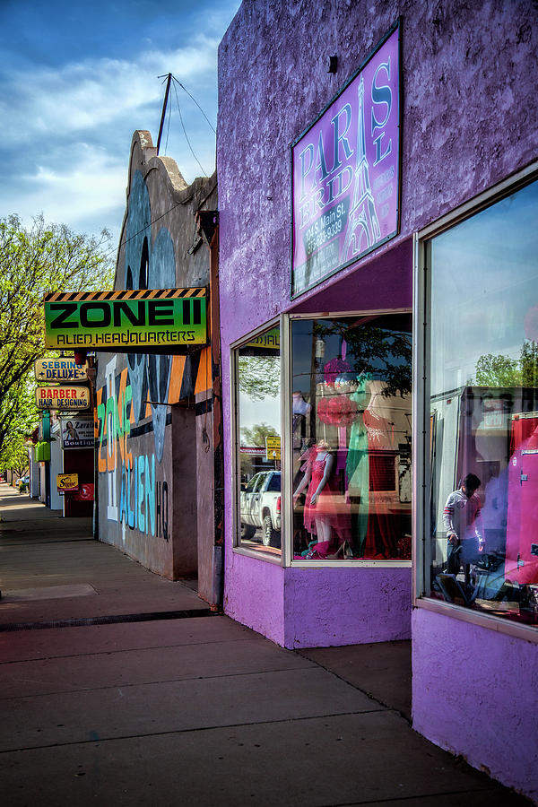 Roswell Sidewalk Photograph by Diana Powell
