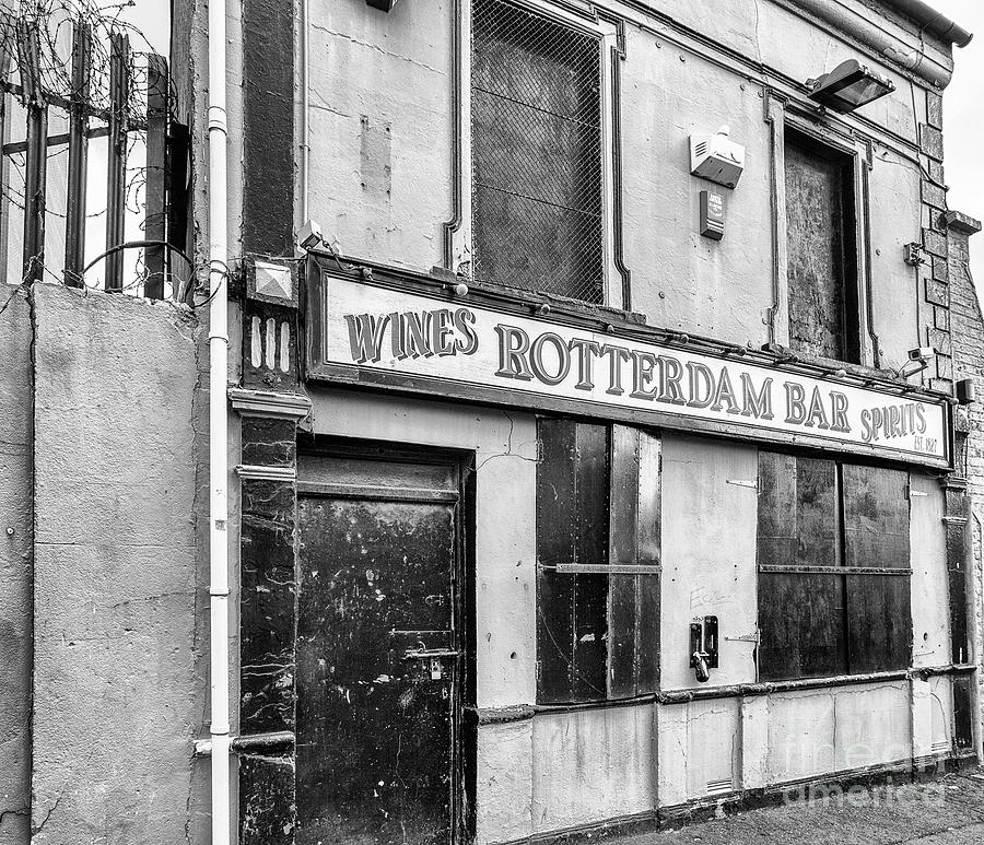 Rotterdam Bar, Belfast Photograph by Jim Orr