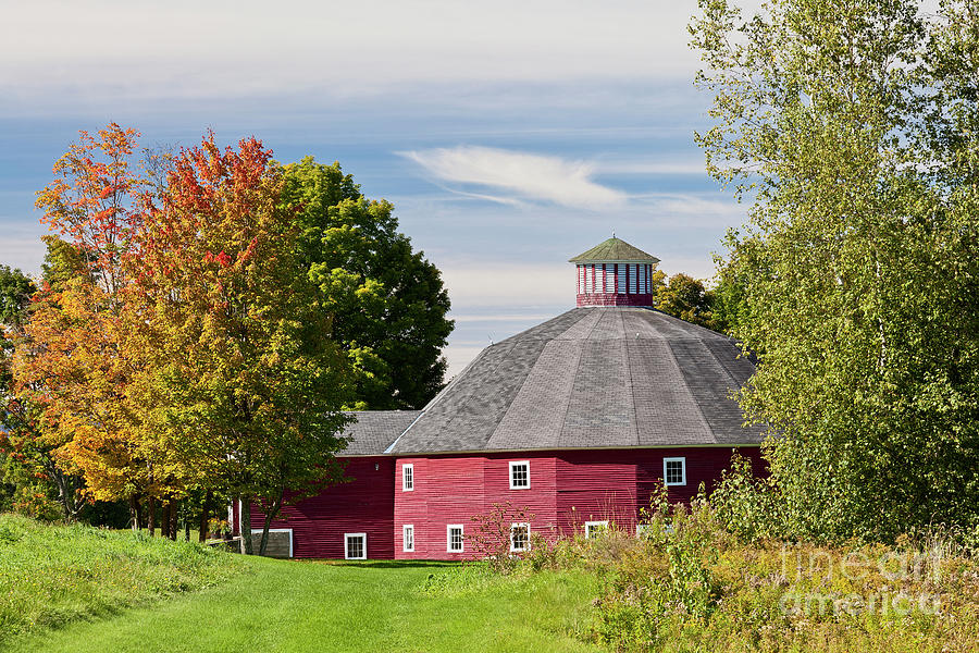 Round Barn Early Autumn Photograph by Alan L Graham