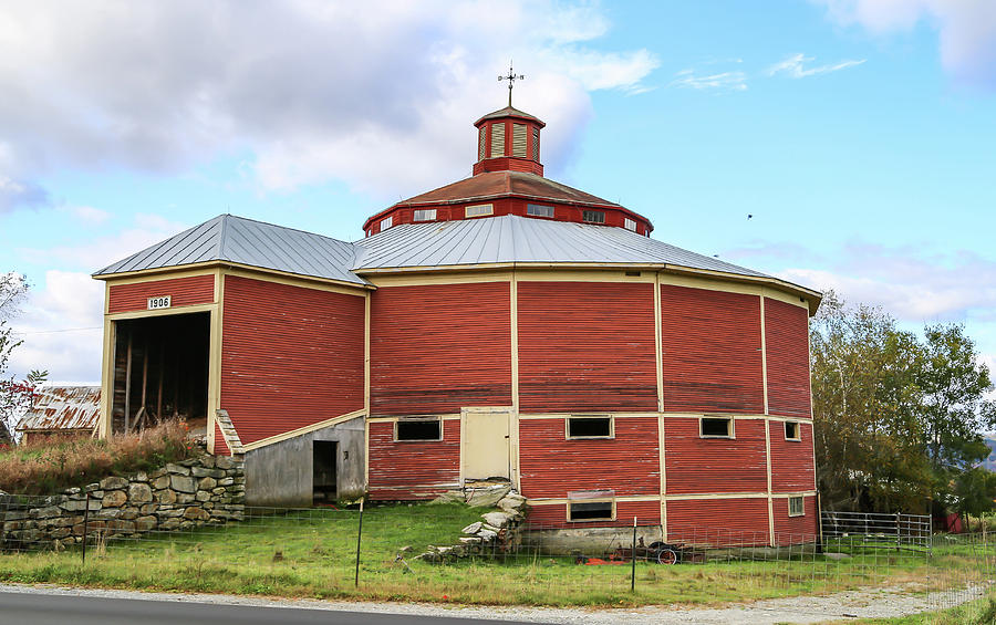 Round Barn Photograph by Kevin Craft