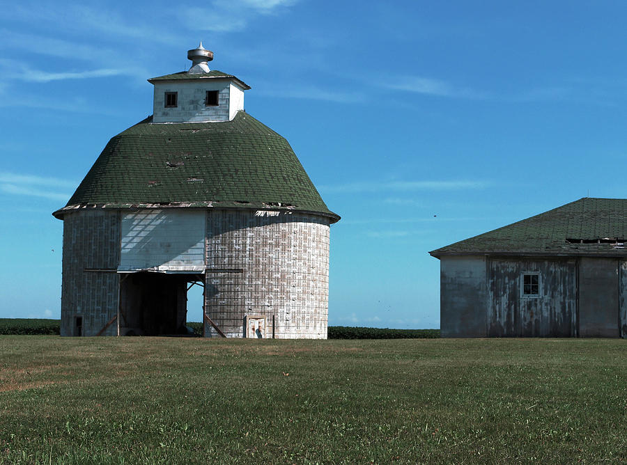  Round Barn Photograph by Tom Druin