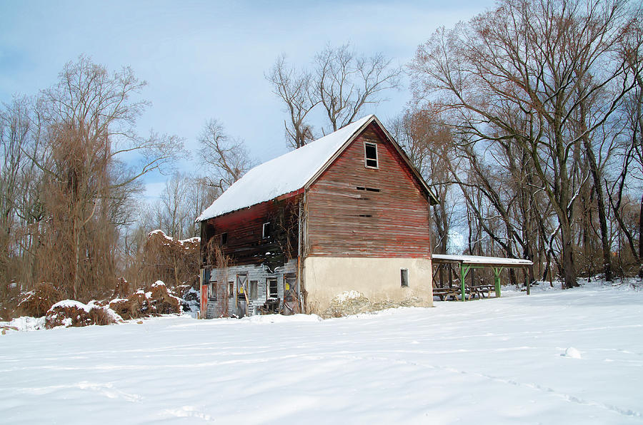 Roxborough Barn in the Snow Photograph by Bill Cannon