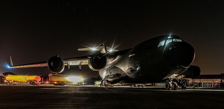 Royal Air Force C-17 Photograph by Roy Pedersen