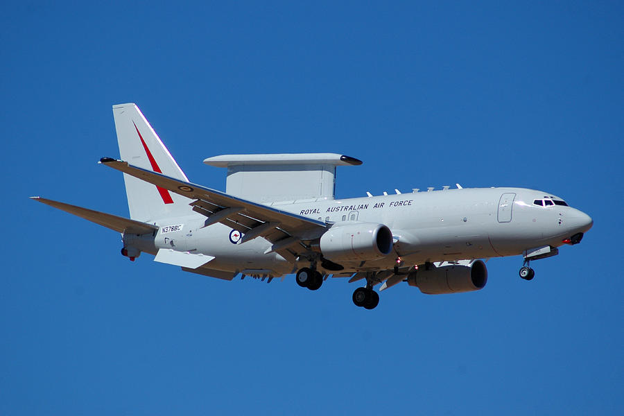 Boeing 737 aew c. ДРЛО Е-737. Boeing 737 Wedgetail. Boeing e-7 Wedgetail. Боинг 737 200 ВВС США.