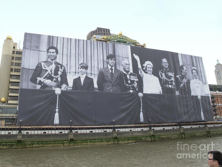 Royal Family Photo Photograph by Ann Horn