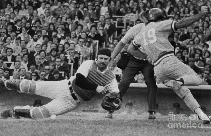 Royals' Joe Zdeb avoids the tag from Yankees Thurman Munson. 1977 Framed  Print by Vic DeLucia - Fine Art America