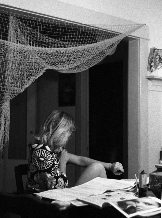 Roz Checks Her Tracks Photograph by Lee Santa