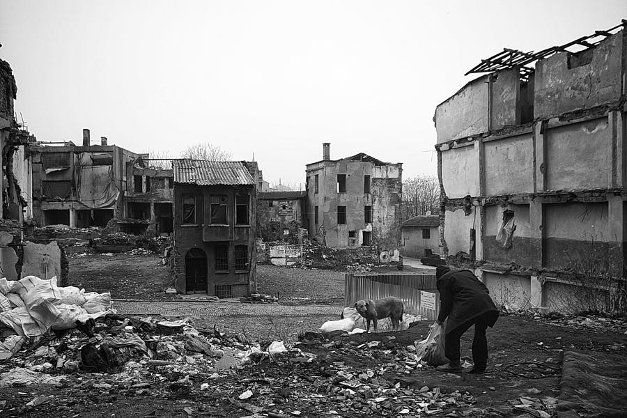 Black And White Photograph - Ruinous by Ozden Sevim