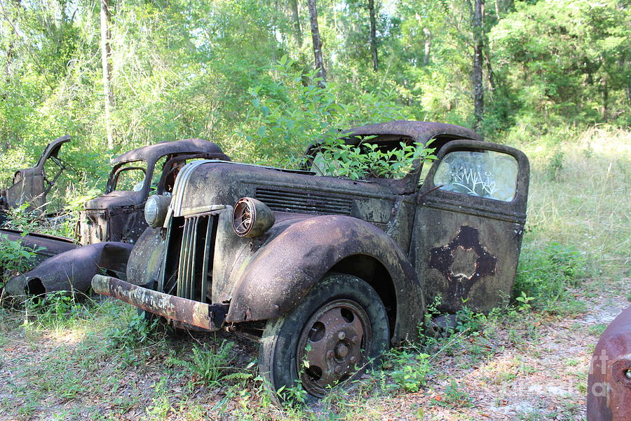 Rust Ambulance Photograph by James Hancock - Fine Art America