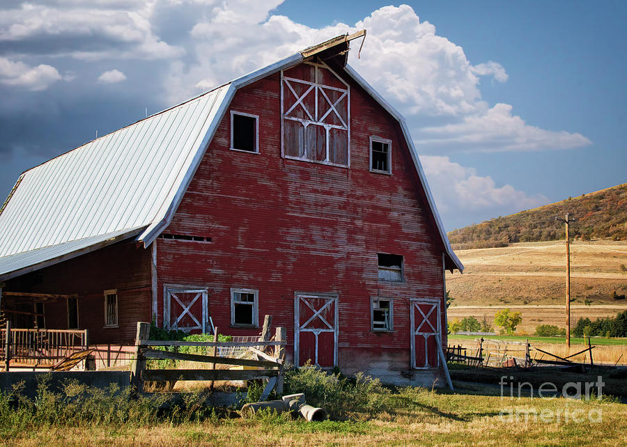 Rustic Red Barn in Wellsville Utah Photograph by Priscilla Burgers